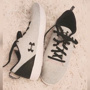 Under Armour women's size 7 light grey 🩶 sneakers